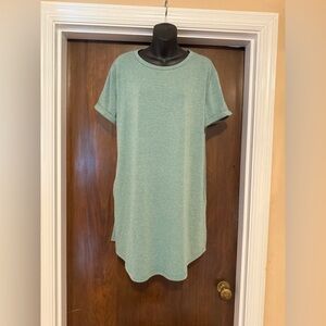 Green Tshirt Dress w/pockets-unsure of size or brand- fits like a large-38”L